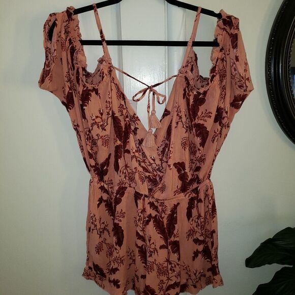 TOPSHOP Floral Cold Shoulder Romper - Picture 10 of 10